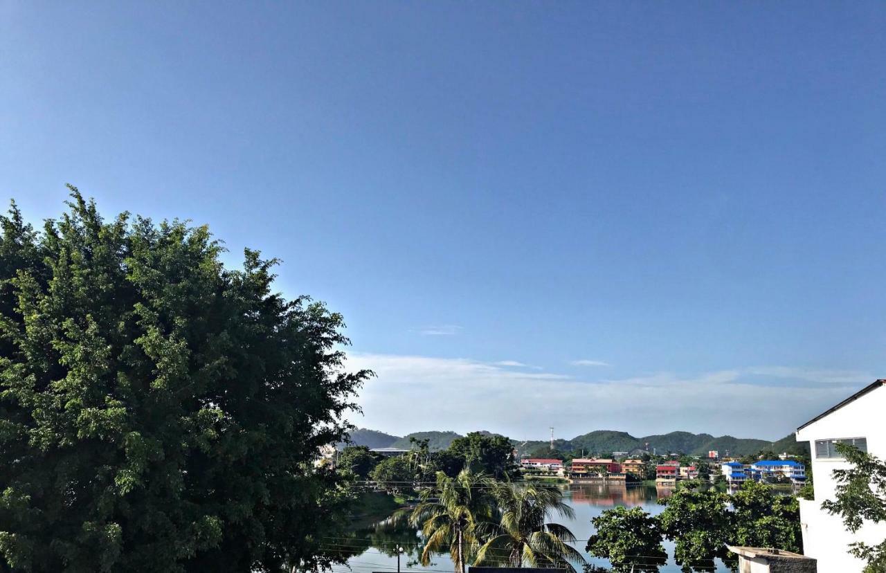 La Terraza Hostel ฟลอเรส ภายนอก รูปภาพ